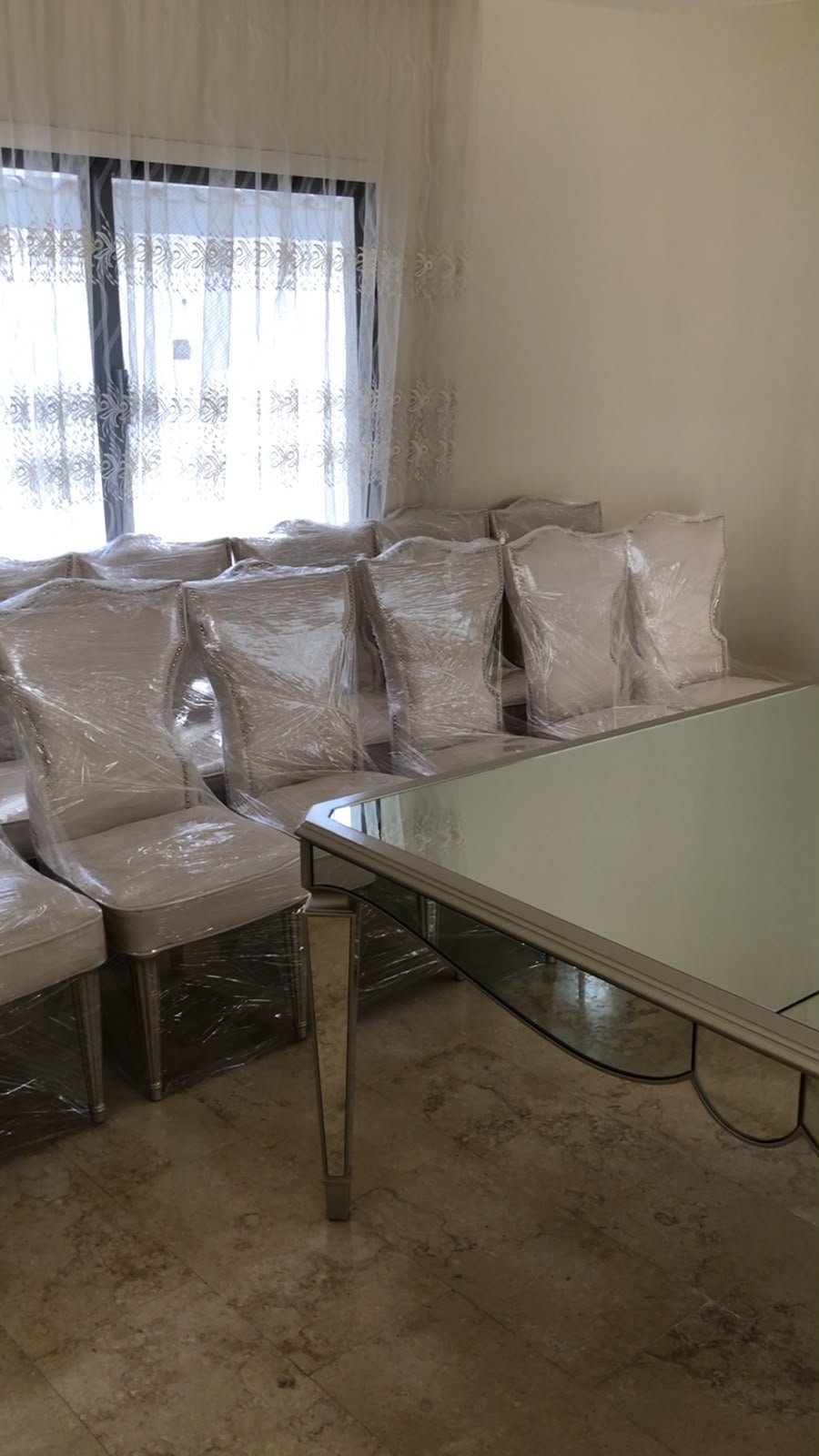 نقل الأثاث بين الأدوار وأثره على تكلفة نقل العفش في جدة