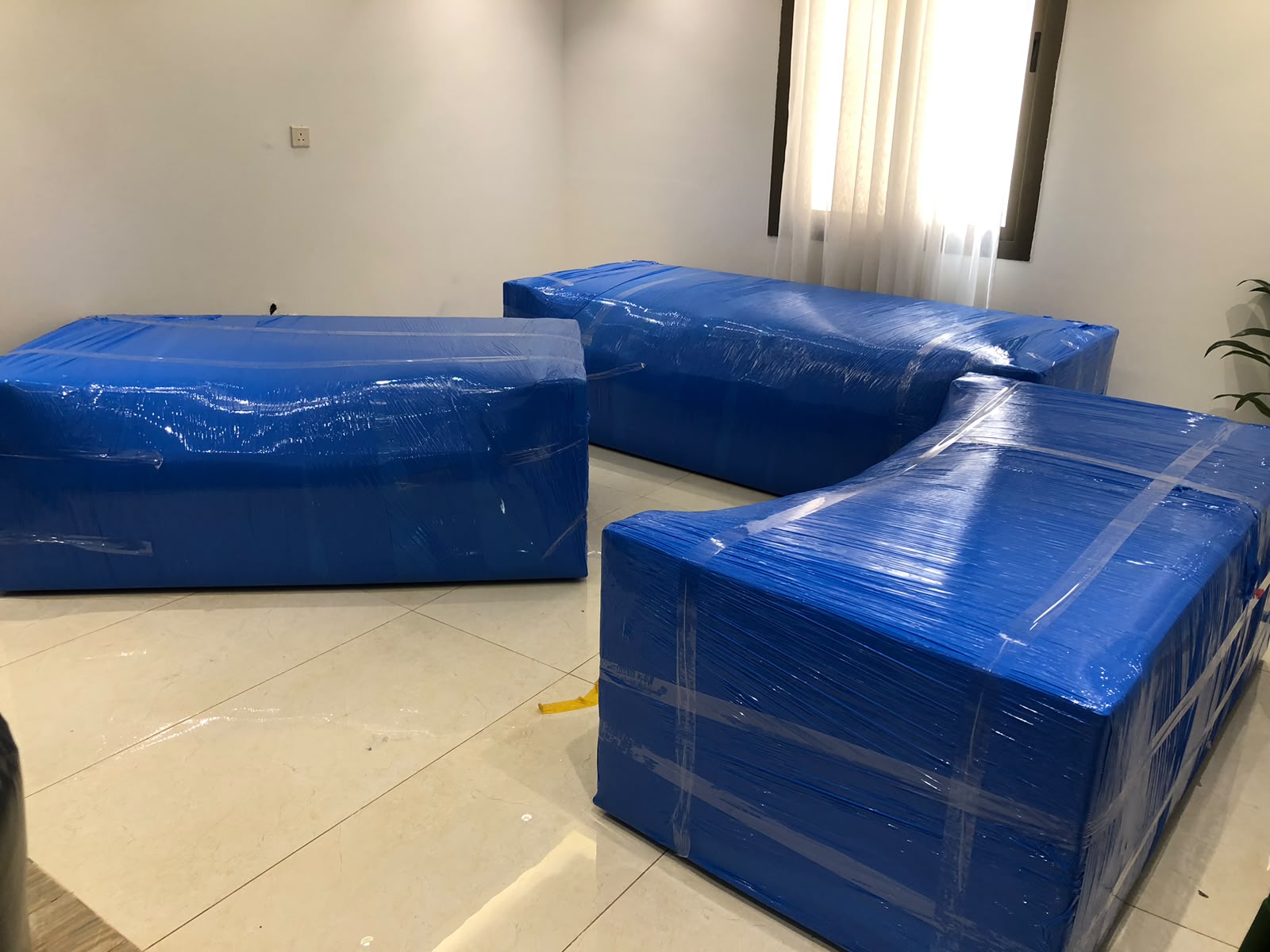 نقل كنب ومجالس حي الرحمانية في جده